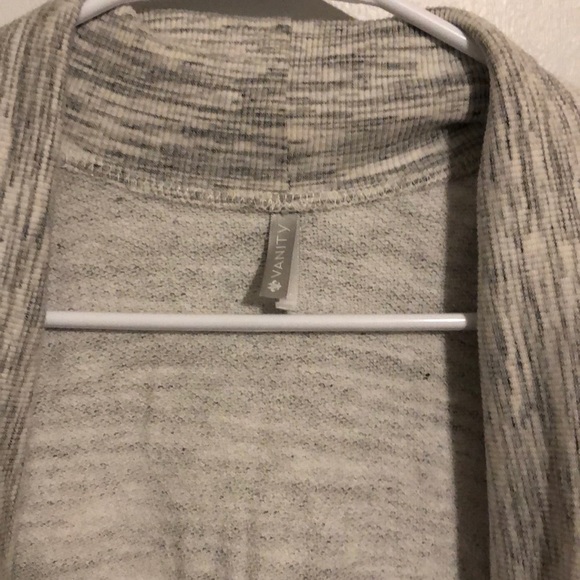 Grey and white cardigan - Picture 1 of 2